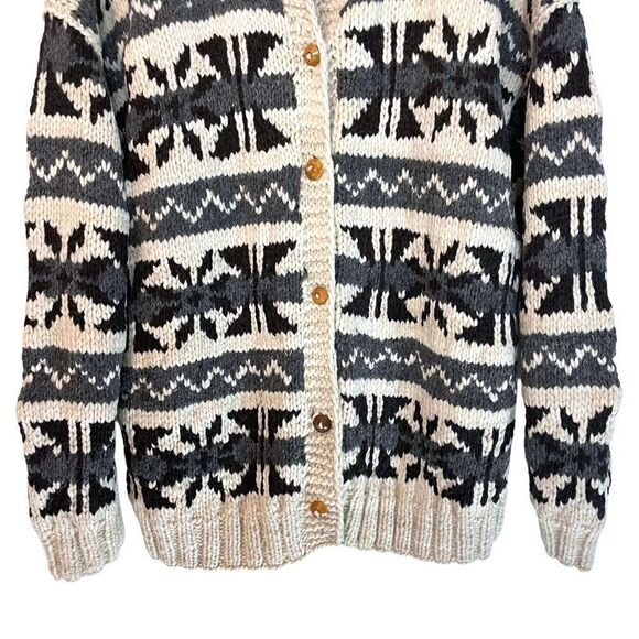 Knit Cowichan Sweater made in Equador 
100% Wool - Picture 4 of 10